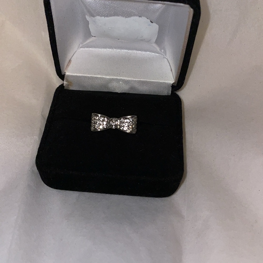 Rhinestone Bow Ring very pretty. Size 6.